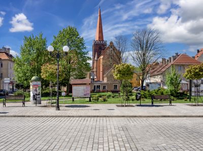 Grodkow-Rynek_i_kosciol_sw.Michala_Archaniola
